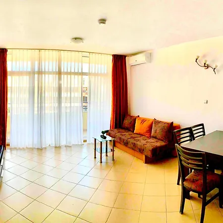 Grand Kamelia Sunny * Napospart