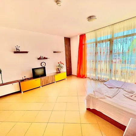 Grand Kamelia Sunny Апартамент *